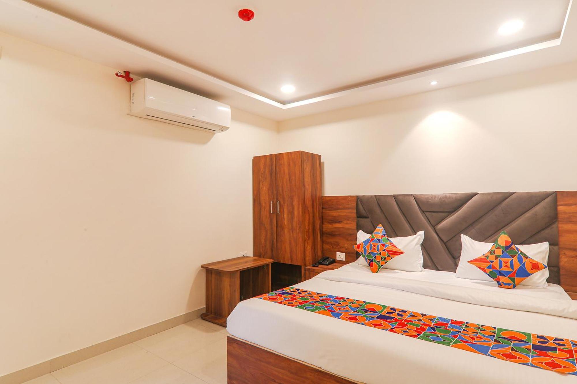 Fabhotel Rachna Palace And Banquets - Nr Lekhraj Metro Station Лакхнау Экстерьер фото