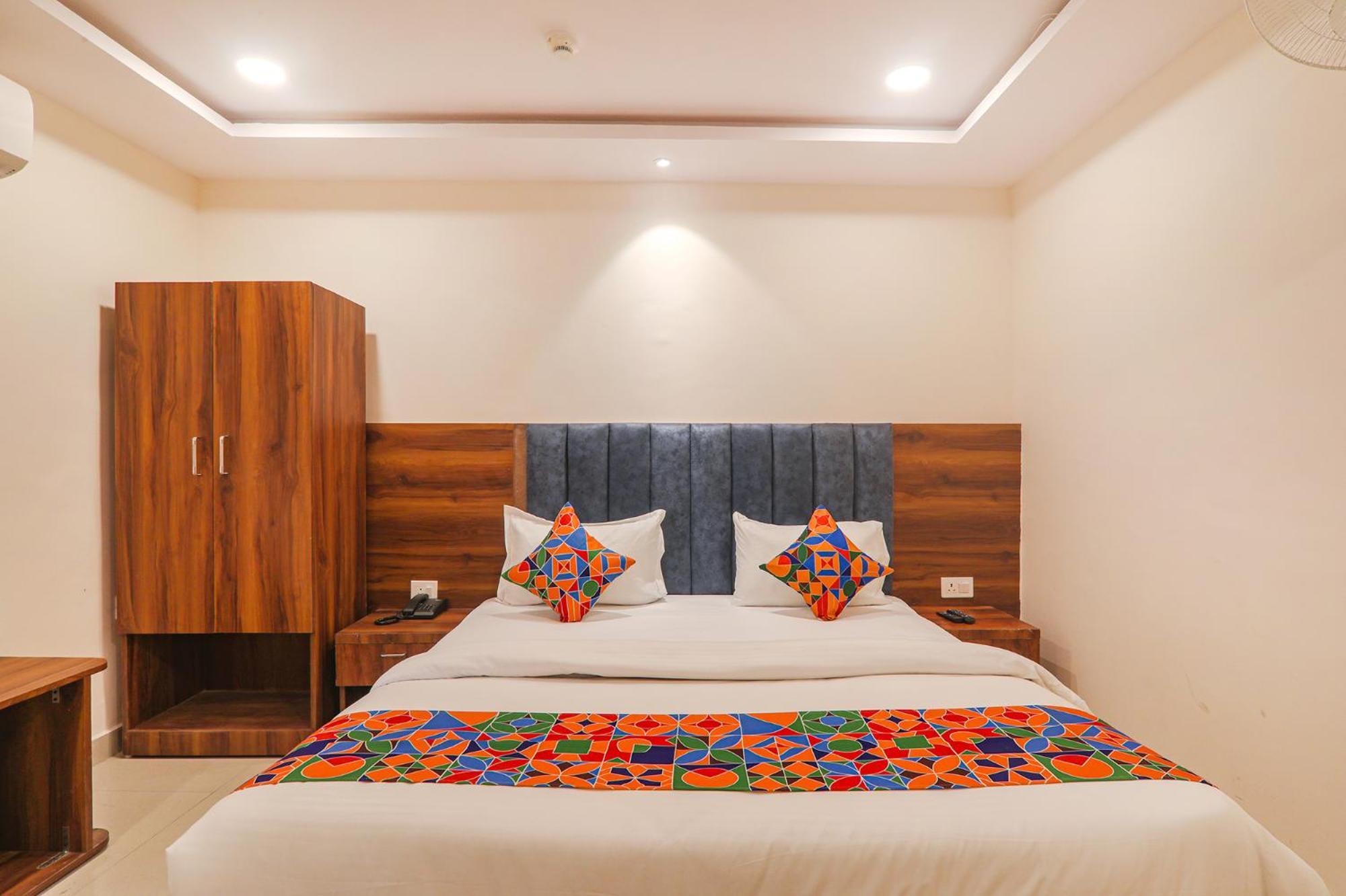 Fabhotel Rachna Palace And Banquets - Nr Lekhraj Metro Station Лакхнау Экстерьер фото
