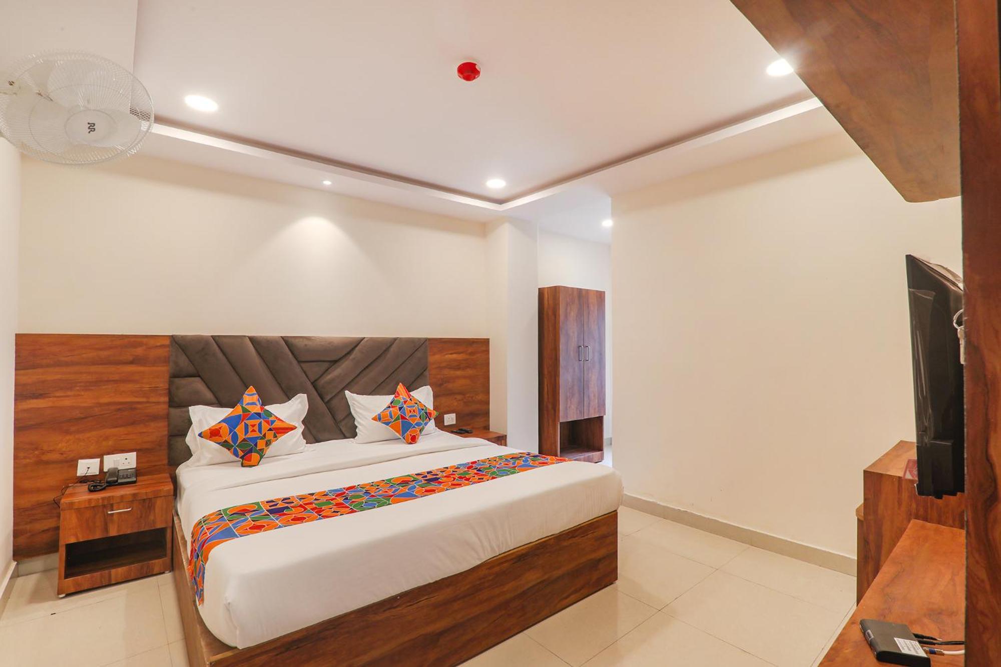Fabhotel Rachna Palace And Banquets - Nr Lekhraj Metro Station Лакхнау Экстерьер фото