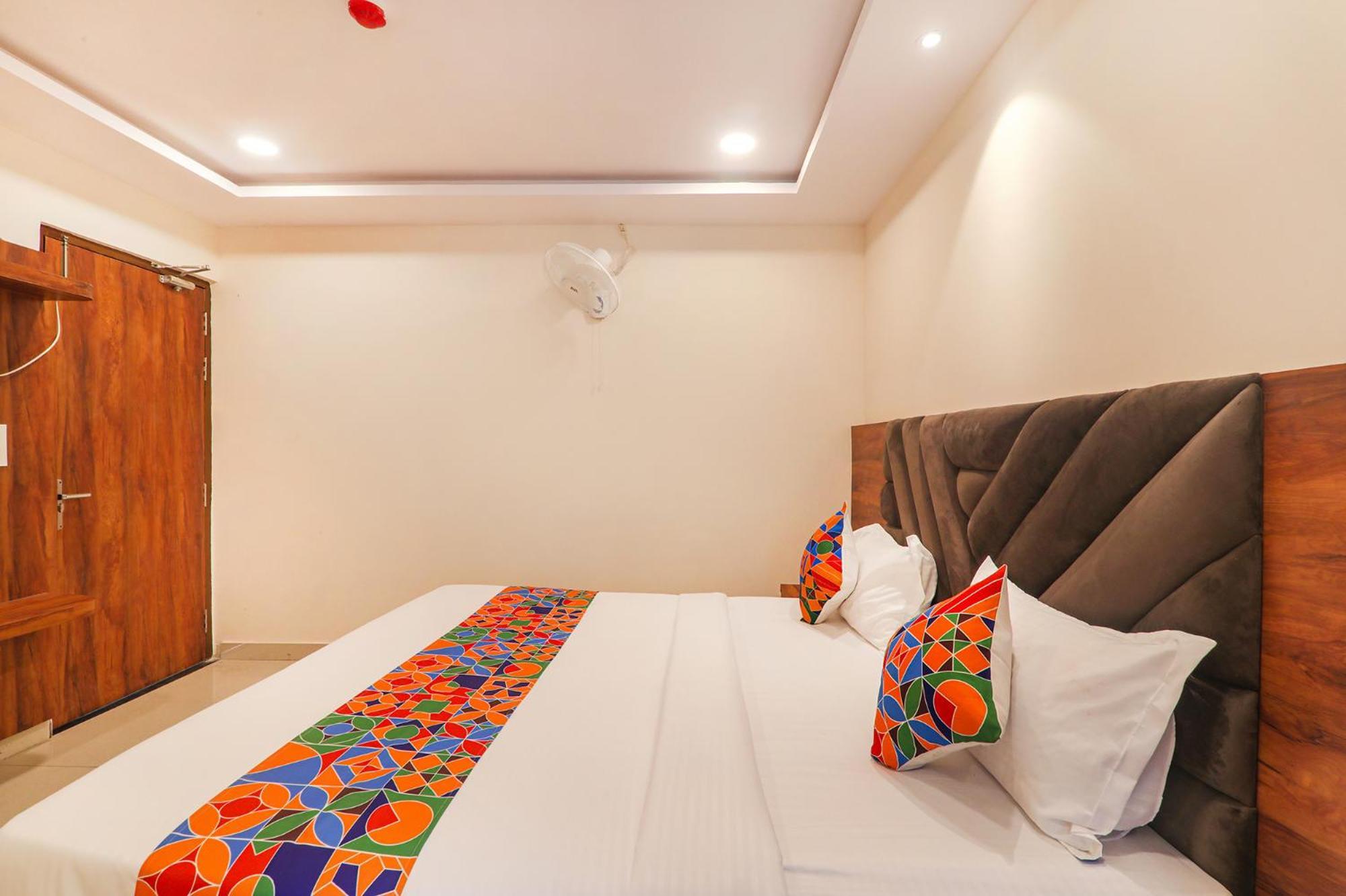 Fabhotel Rachna Palace And Banquets - Nr Lekhraj Metro Station Лакхнау Экстерьер фото