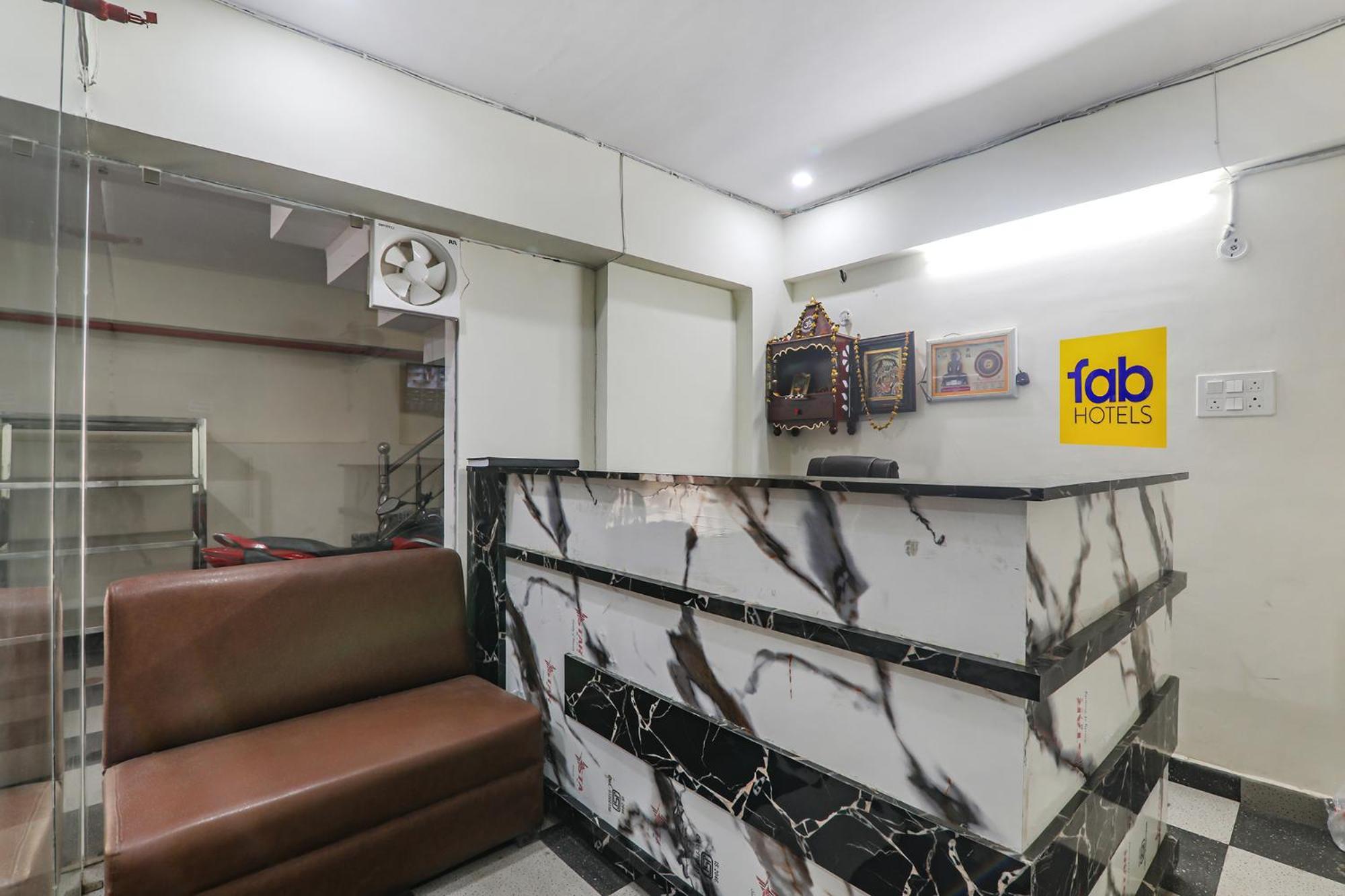 Fabhotel Rachna Palace And Banquets - Nr Lekhraj Metro Station Лакхнау Экстерьер фото