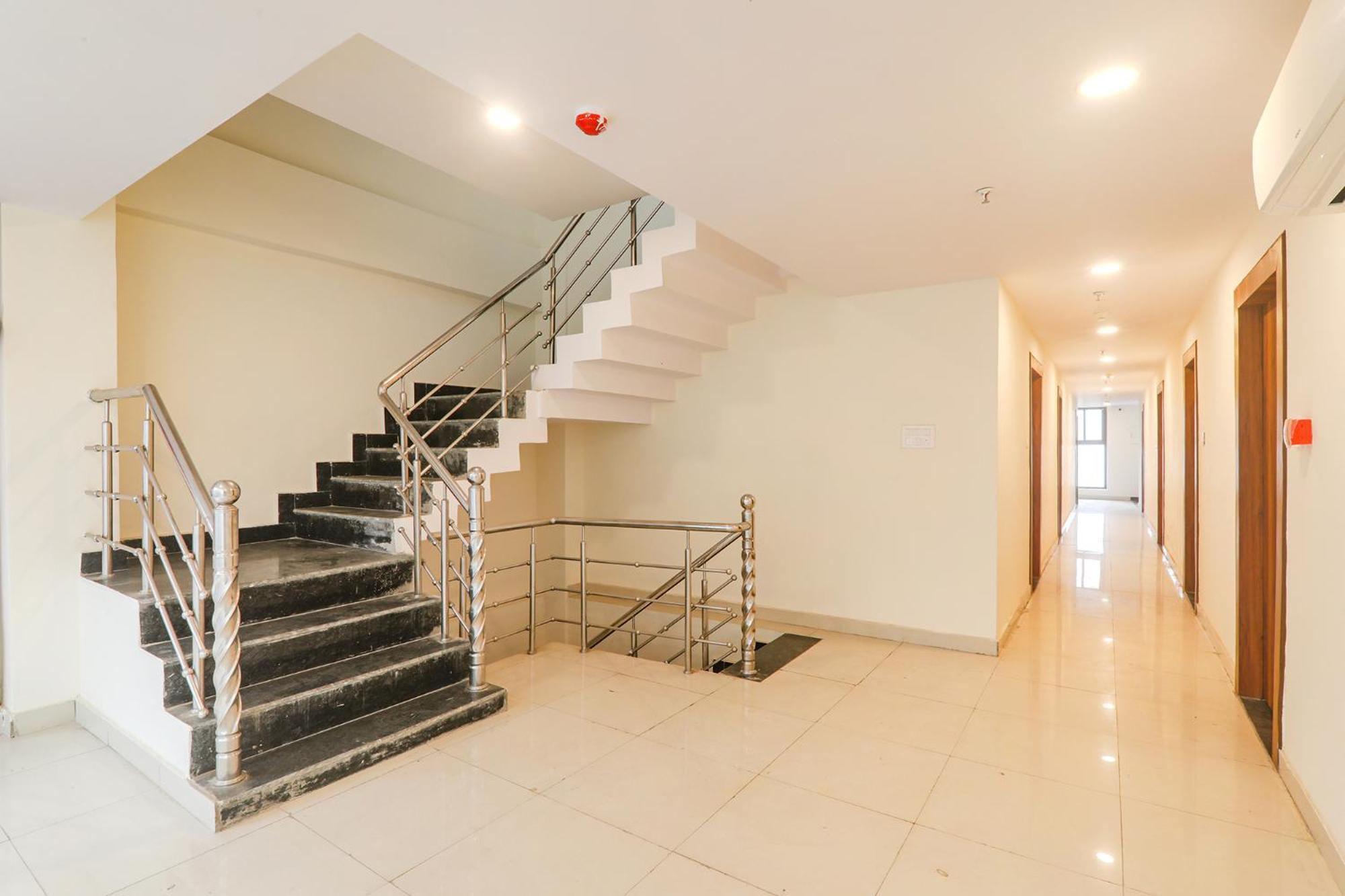 Fabhotel Rachna Palace And Banquets - Nr Lekhraj Metro Station Лакхнау Экстерьер фото